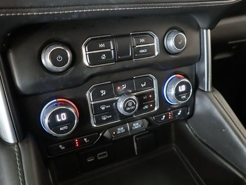 Used 2023 Chevrolet Suburban Z71 w/ Luxury Package image 7