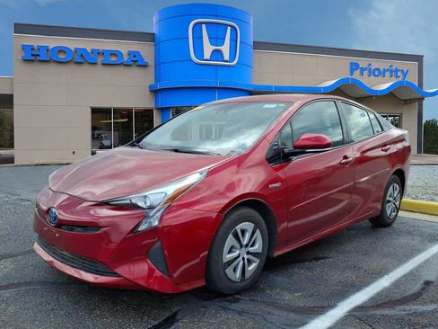 Used 2017 Toyota Prius Four FWD image 1
