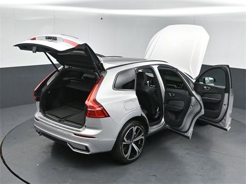 Used 2022 Volvo XC60 T8 R-Design w/ Advanced Package image 60