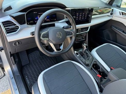 New 2025 Volkswagen Taos SE image 10