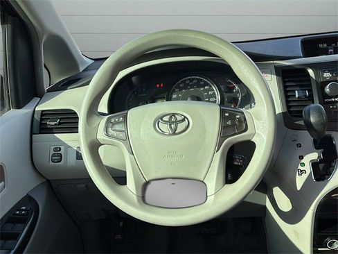 Used 2012 Toyota Sienna LE image 24