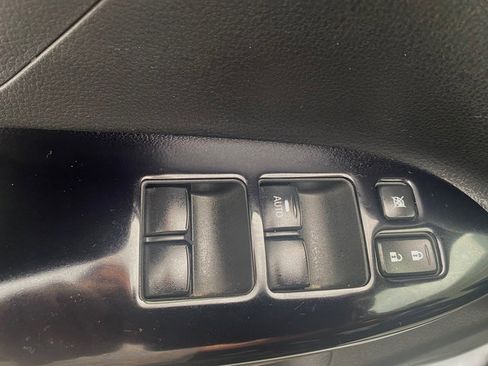 Used 2022 Mitsubishi Eclipse Cross LE image 10