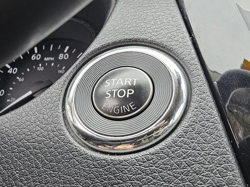 Used 2019 Nissan Rogue SV w/ Premium Package FWD image 22