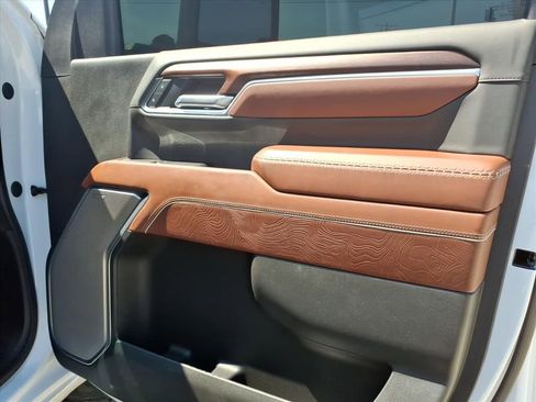 Used 2025 GMC Sierra 2500 Denali Ultimate image 13