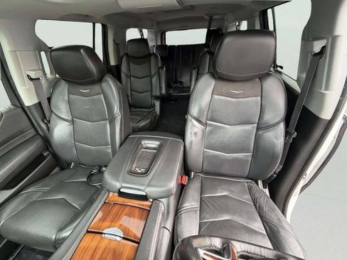 Used 2017 Cadillac Escalade ESV Luxury image 22