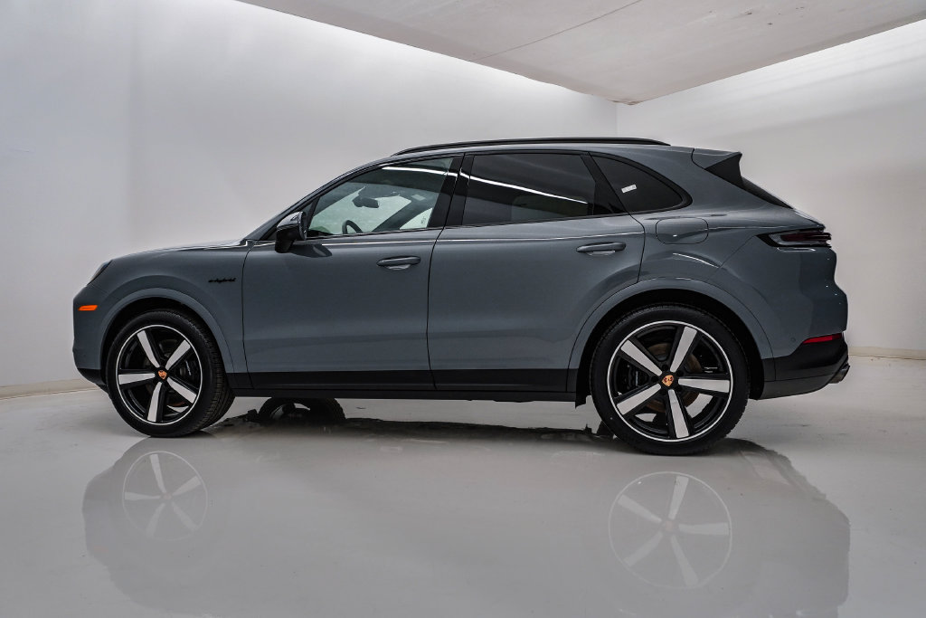 Certified 2026 Porsche Cayenne E-Hybrid AWD/4WD image 2