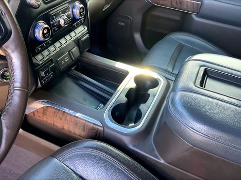 Used 2020 GMC Sierra 3500 Denali w/ Denali Ultimate Package image 16