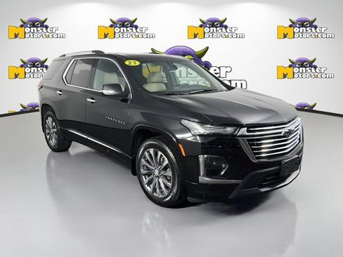 Used 2023 Chevrolet Traverse Premier AWD/4WD image 3