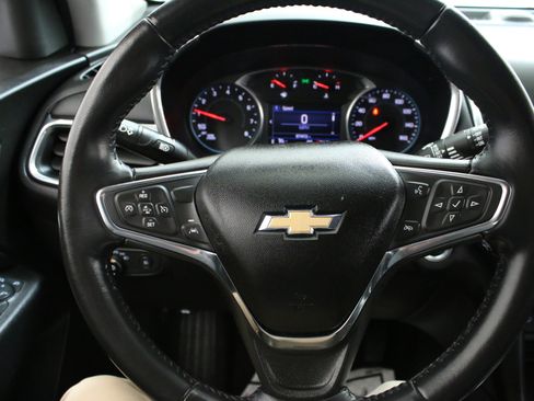 Used 2020 Chevrolet Equinox LT w/ Driver Convenience Package image 12