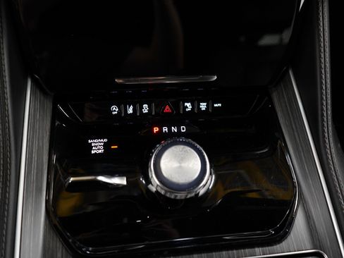 Used 2023 Jeep Wagoneer Series II AWD/4WD image 23