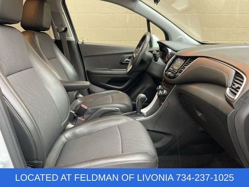 Certified 2022 Chevrolet Trax LT w/ LT Convenience Package image 25
