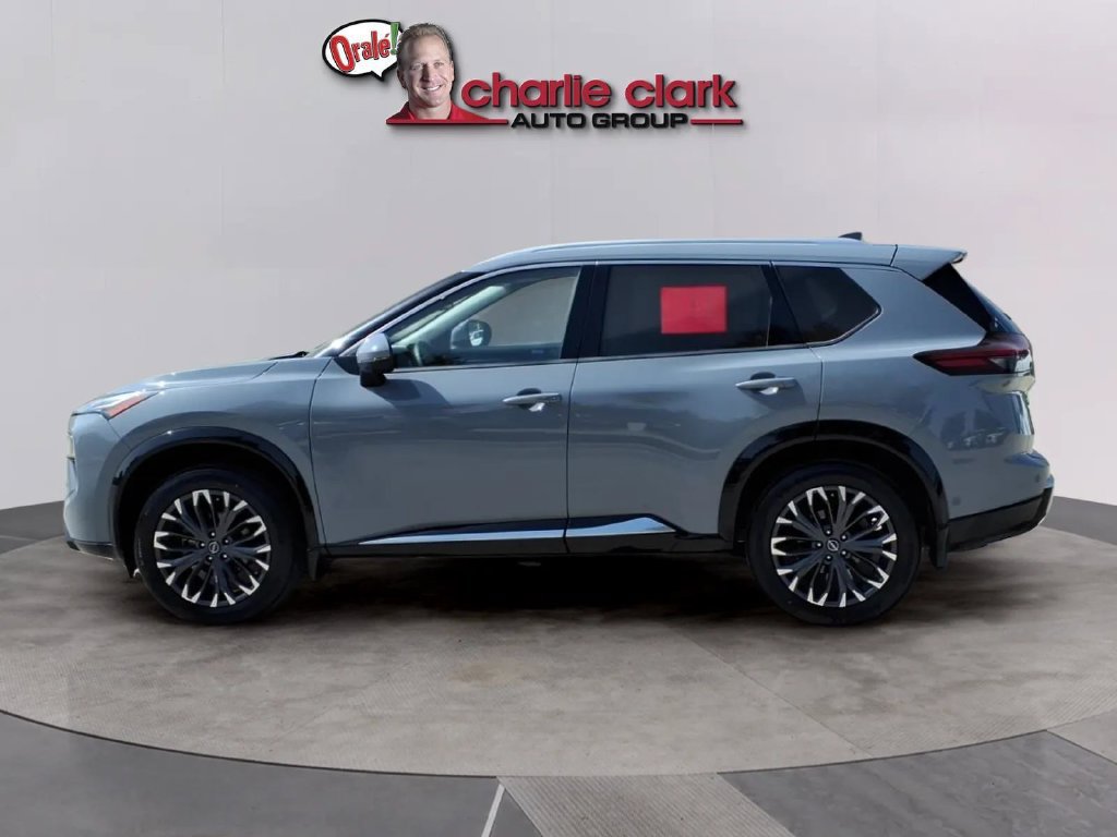 Certified 2024 Nissan Rogue Platinum FWD image 2