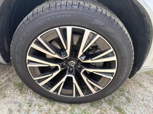 Used 2025 Volvo XC90 T8 Plus w/ Protection Package Premier AWD/4WD image 5