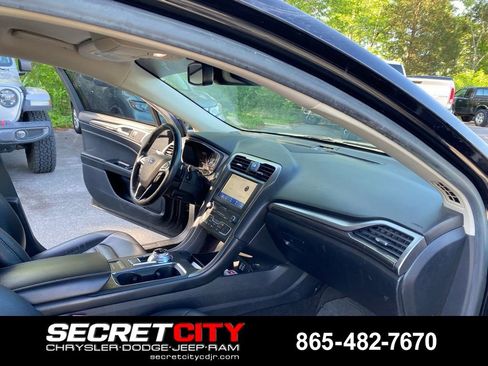 Used 2019 Ford Fusion SEL FWD image 20