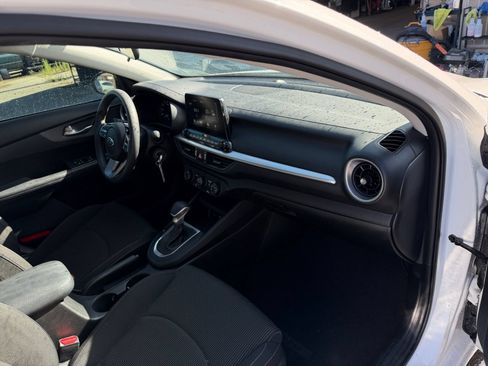 Used 2020 Kia Forte LXS FWD image 16