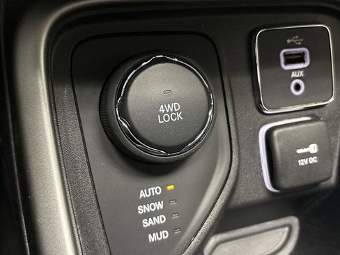 Used 2018 Jeep Compass Latitude w/ Cold Weather Group image 37