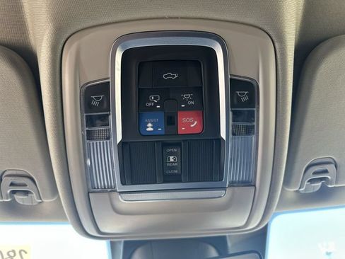 Used 2022 RAM 1500 Laramie AWD/4WD image 39
