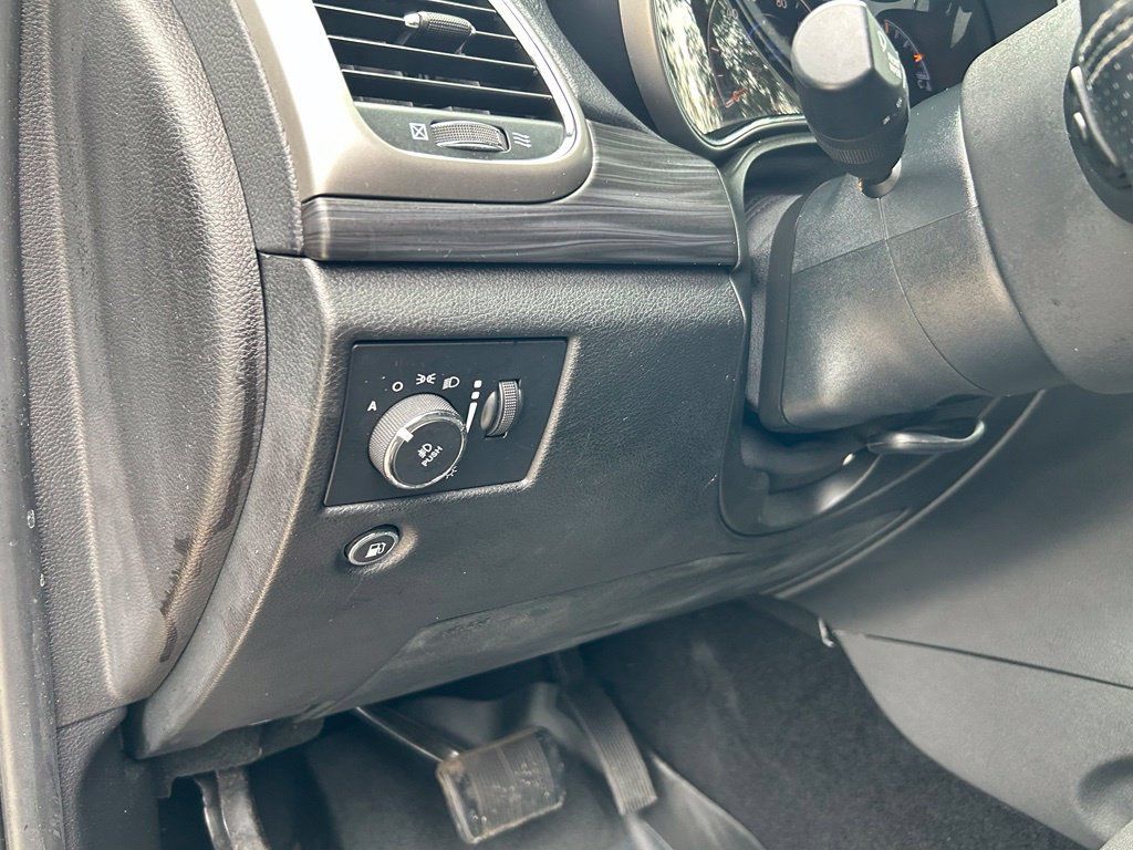 Used 2021 Jeep Grand Cherokee Laredo RWD image 17