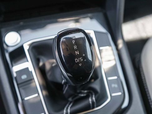 New 2025 Volkswagen Taos SE w/ Black Wheel Package FWD image 20