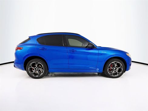 Used 2023 Alfa Romeo Stelvio Veloce image 8