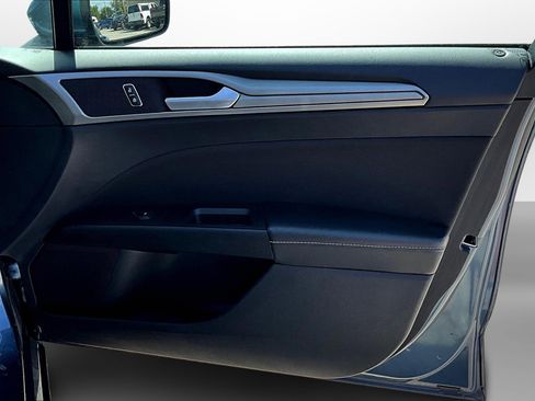 Used 2019 Ford Fusion SE image 26
