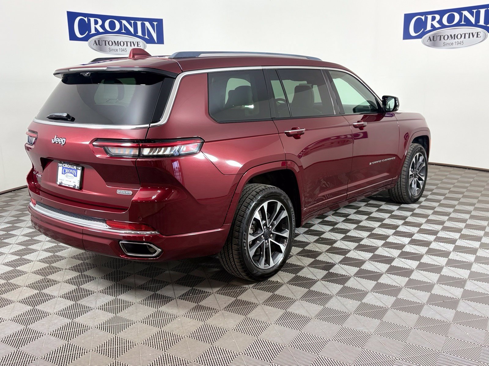 Used 2021 Jeep Grand Cherokee L Overland w/ Luxury Tech Group IV AWD/4WD image 35