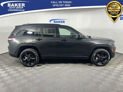 Used 2024 Jeep Grand Cherokee Limited w/ Black Appearance Package image 10