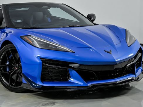 Used 2026 Chevrolet Corvette Z06 w/ Z07 Performance Package RWD image 3
