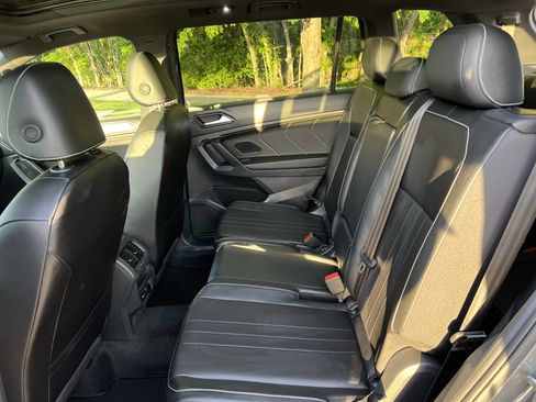 Certified 2024 Volkswagen Tiguan SE R-Line w/ MDO Package, Three-Row image 29