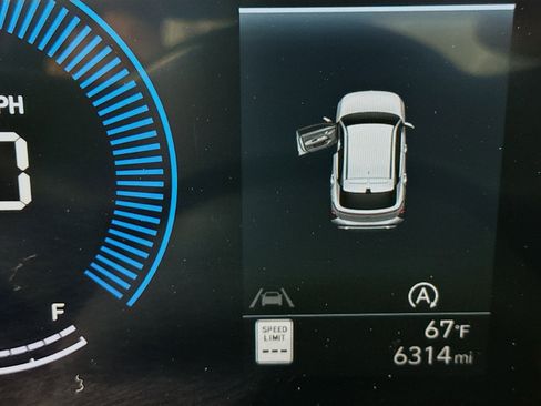 Used 2025 Hyundai Kona SE image 12