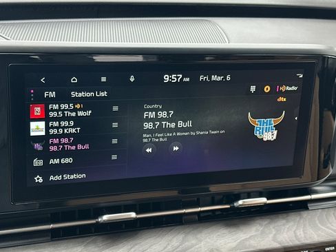 Used 2024 Kia Carnival EX image 18