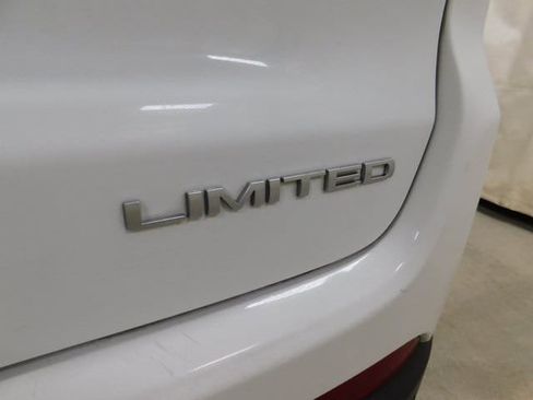 Used 2024 Jeep Compass Limited image 13