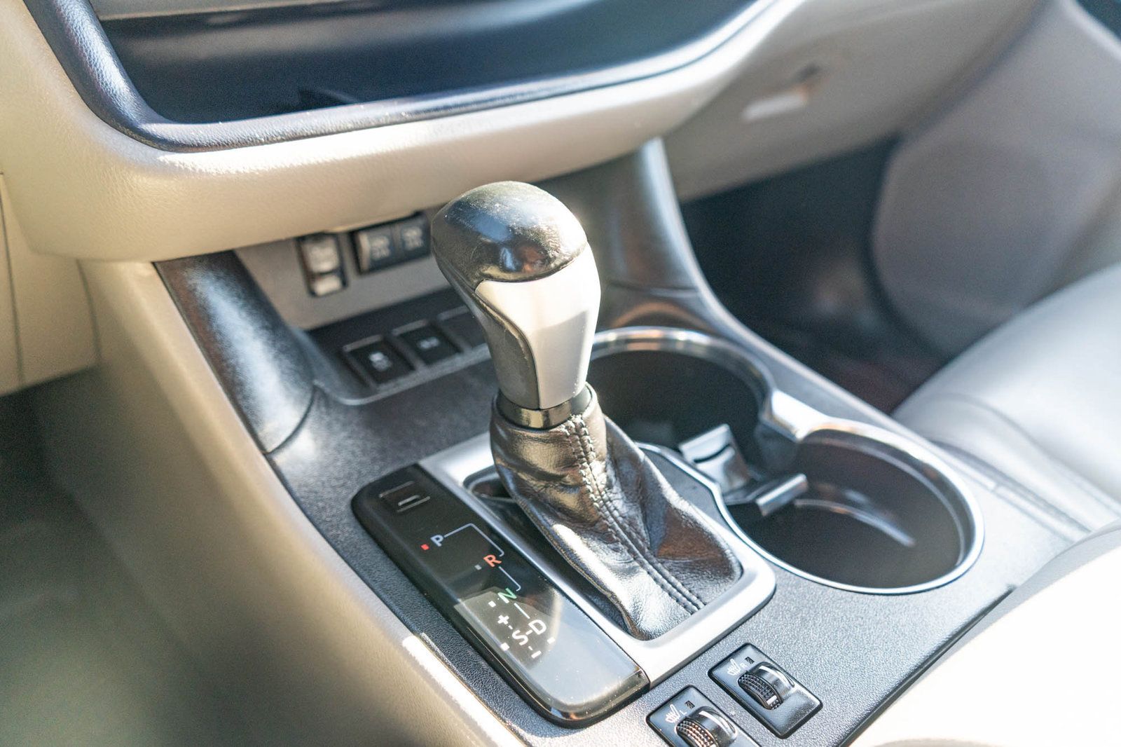 Used 2018 Toyota Highlander XLE FWD image 23