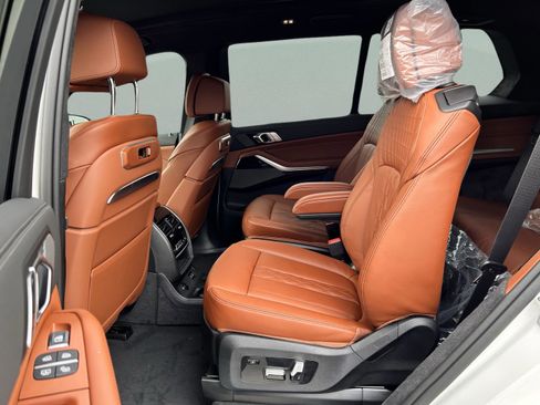 Used 2026 BMW X7 M60i image 23