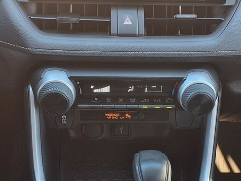 Used 2022 Toyota RAV4 LE image 15