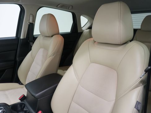 Used 2018 MAZDA CX-5 Touring w/ Preferred Equipment Package FWD image 11
