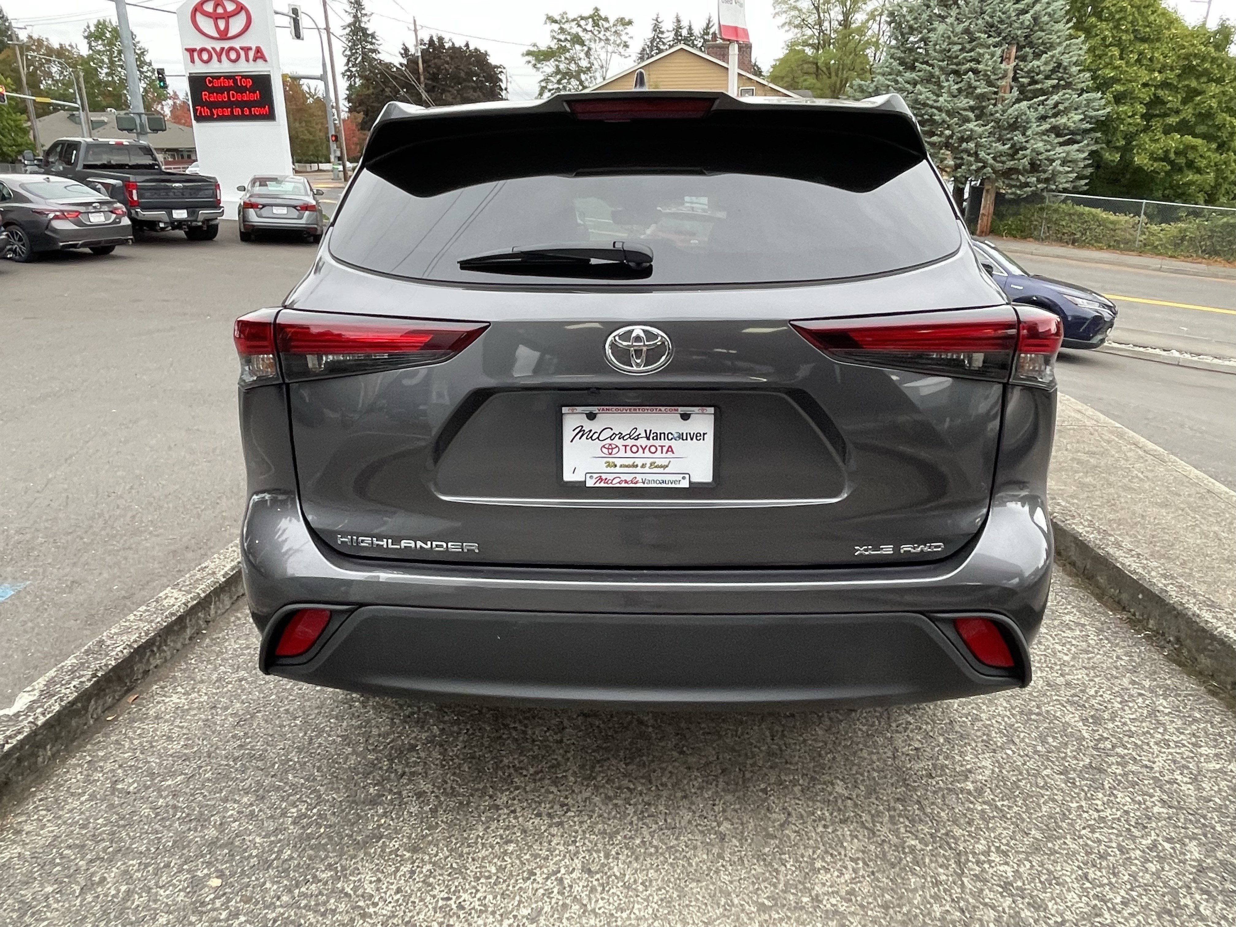 Certified 2025 Toyota Highlander XLE AWD/4WD image 5
