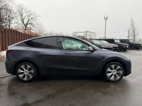 Used 2023 Tesla Model Y 2WD image 4