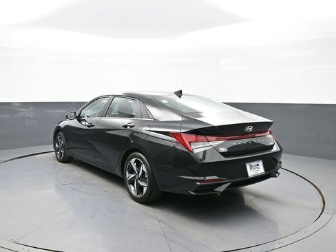 Certified 2023 Hyundai Elantra Limited w/ Preferred Accessory Package image 8