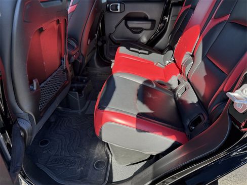 Used 2024 Jeep Gladiator Rubicon w/ Technology Group image 24