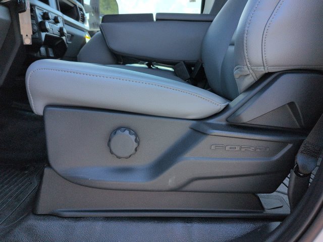 New 2026 Ford F250 XL w/ XL Chrome Package AWD/4WD image 19