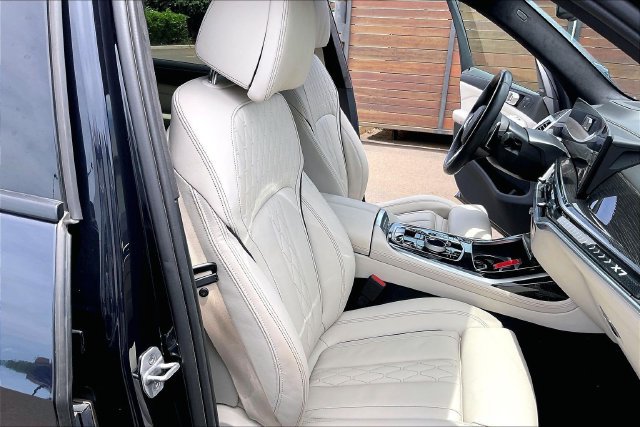Used 2024 BMW X7 xDrive40i w/ M Sport Package AWD/4WD image 8