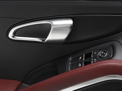 Used 2018 Porsche 718 Boxster image 19