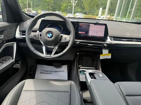 Used 2025 BMW X1 xDrive28i w/ Technology Package image 12