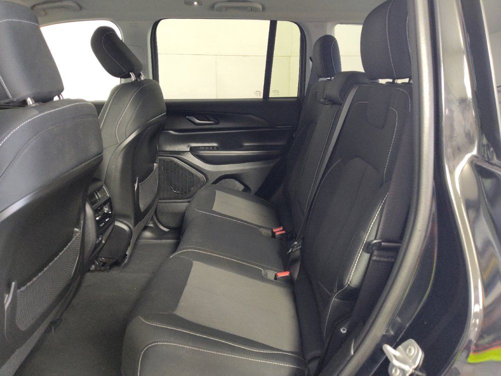Used 2023 Jeep Grand Cherokee Laredo w/ Luxury Tech Group I AWD/4WD image 18