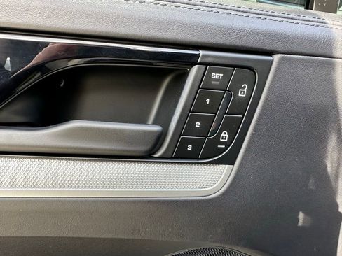 Used 2024 Porsche Cayenne S image 18