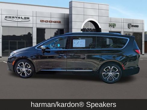 Used 2024 Chrysler Pacifica Pinnacle w/ Trailer Tow Group image 7