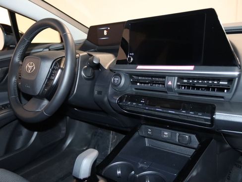 Used 2026 Toyota Prius LE FWD image 55