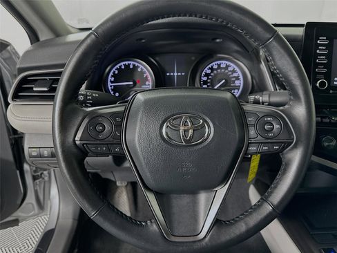 Used 2024 Toyota Camry SE image 12