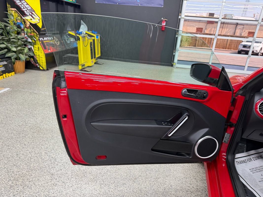 Used 2013 Volkswagen Beetle TDI FWD image 10
